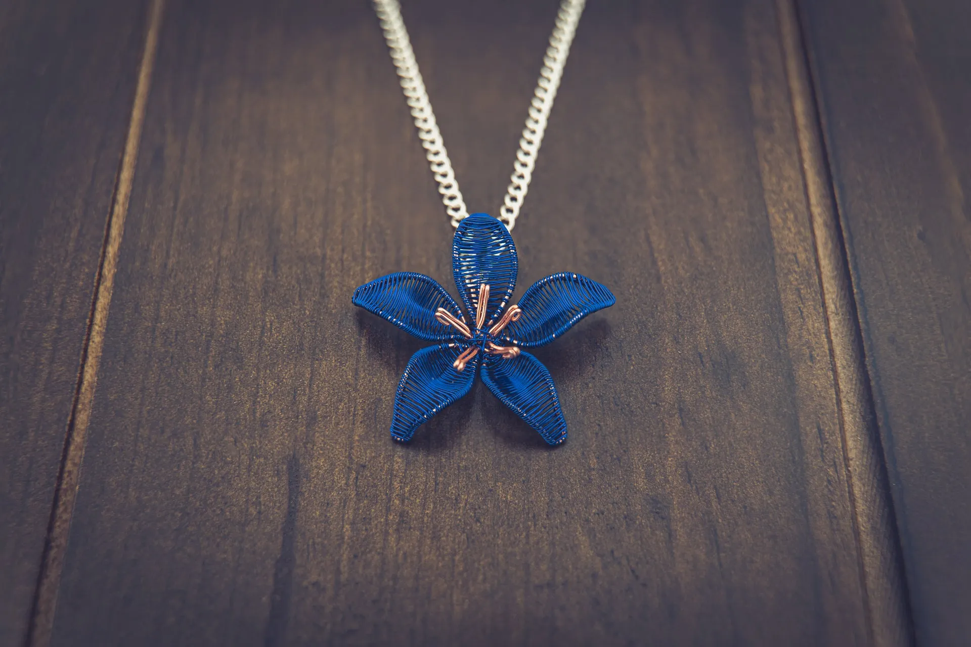 Wireart Lily Pendant, Dark Blue